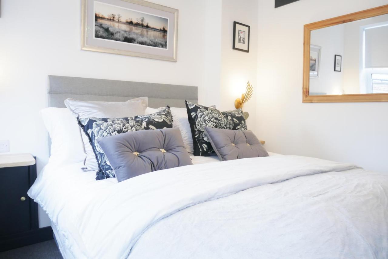 One Bedroom Luxury Ground Floor Apartment With Parking In Heart Holt Holt (Norfolk) Exterior photo
